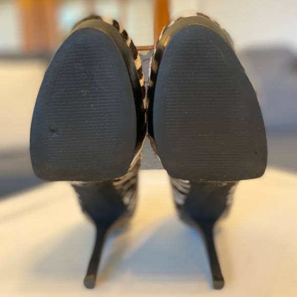 Michael Kors Calf Hair Zebra Print Women’s Round Toe Heels Size 6 - Picture 10 of 11